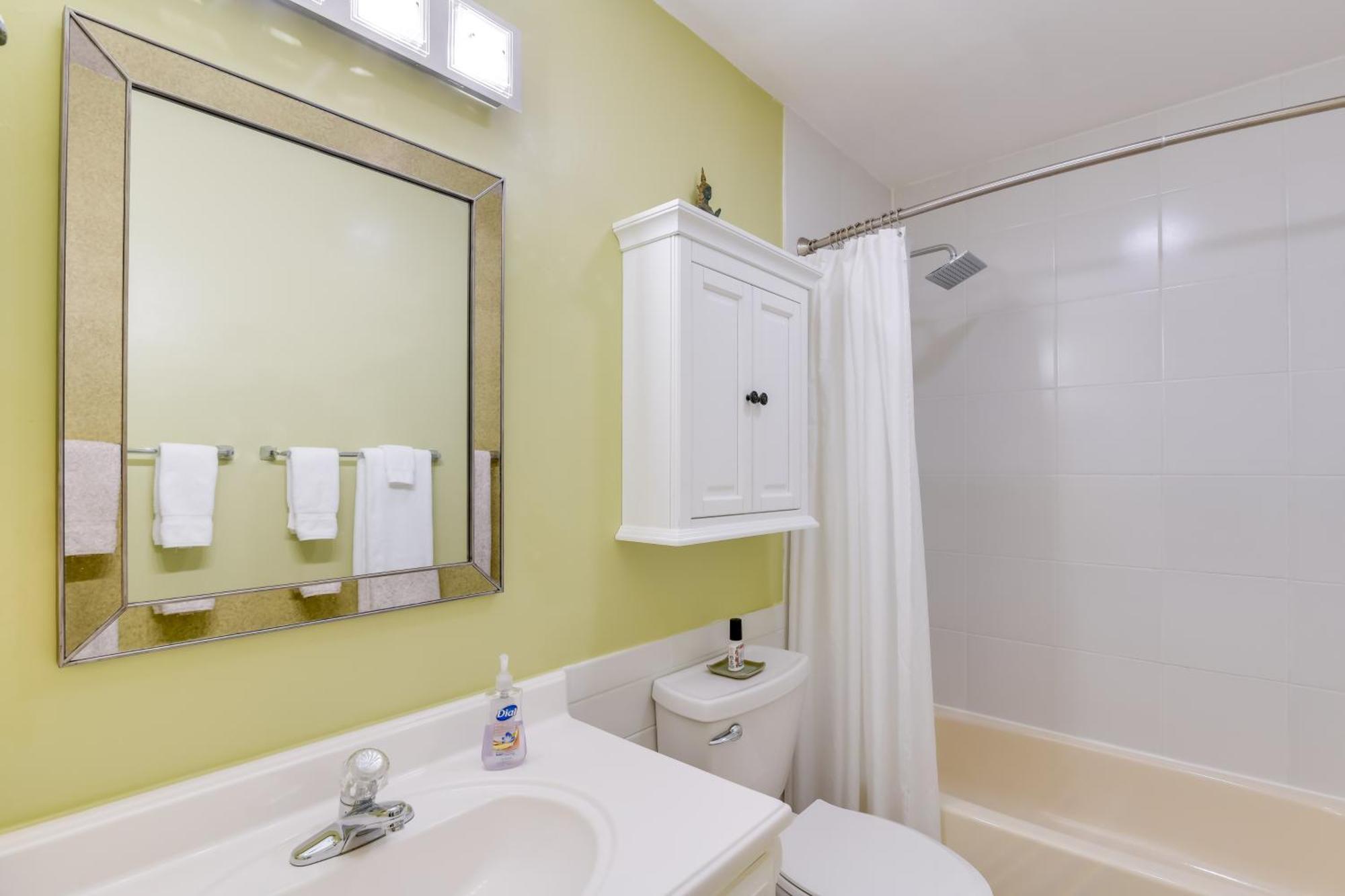 Apartment Vacation Near Coastal Trail!