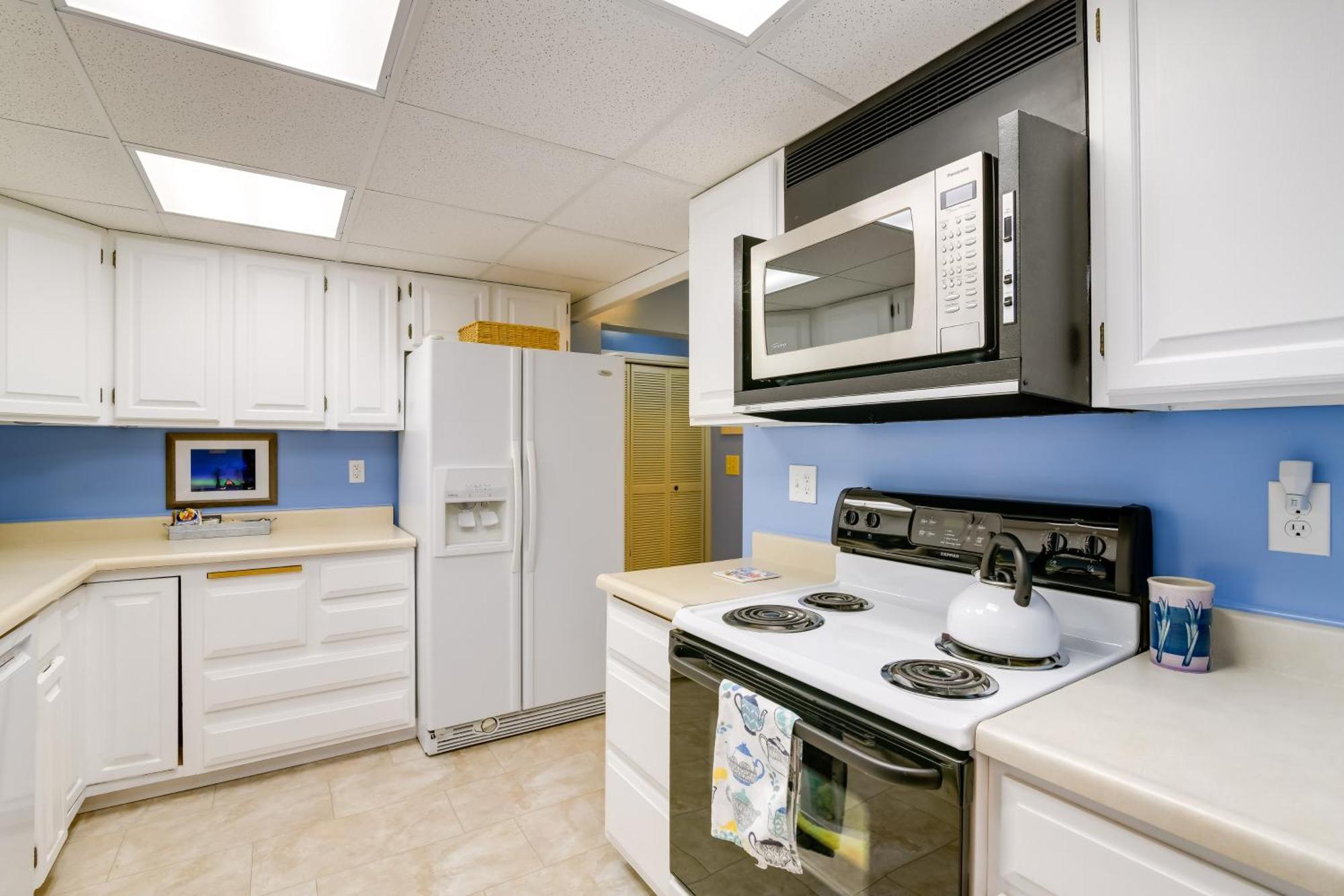 Apartment Vacation Near Coastal Trail! *